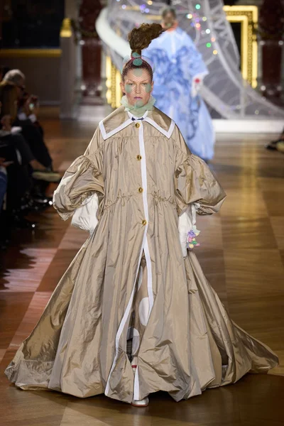 Look 11